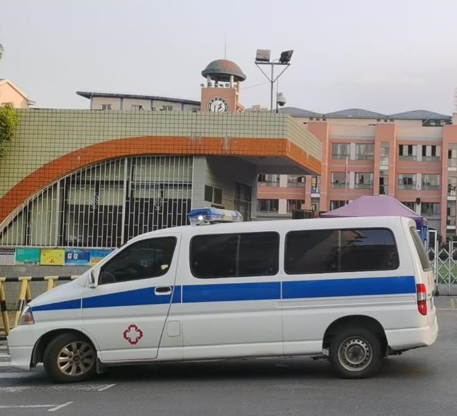 威县救护车出租护送骨折病人一公里多少钱